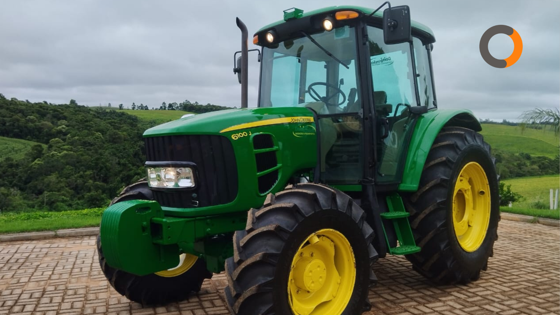 Trator de Pneus - máquina pesada